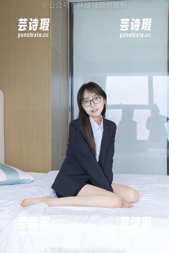 BoBoSocks袜啵啵 - 精选图库里的雪糕——她的“油亮肉丝”引发的联想。