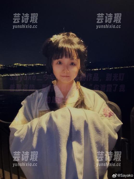 Sayako＿今年4岁的瑜伽作品，别光盯着那姿势，福利也要呼唤：“你泄露了我的放松秘诀！”