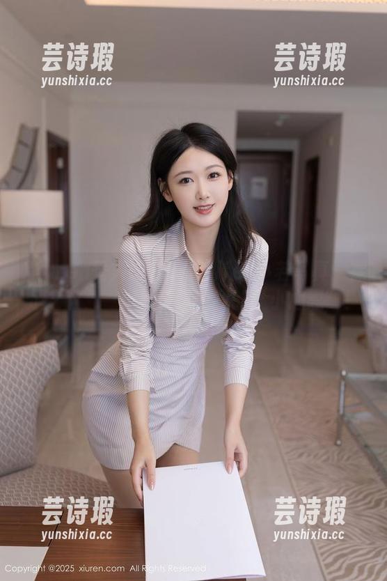 Xiuren秀人网 - Jennifer小若写真：裸足之下，一脚就迈进了我的“小心思”！