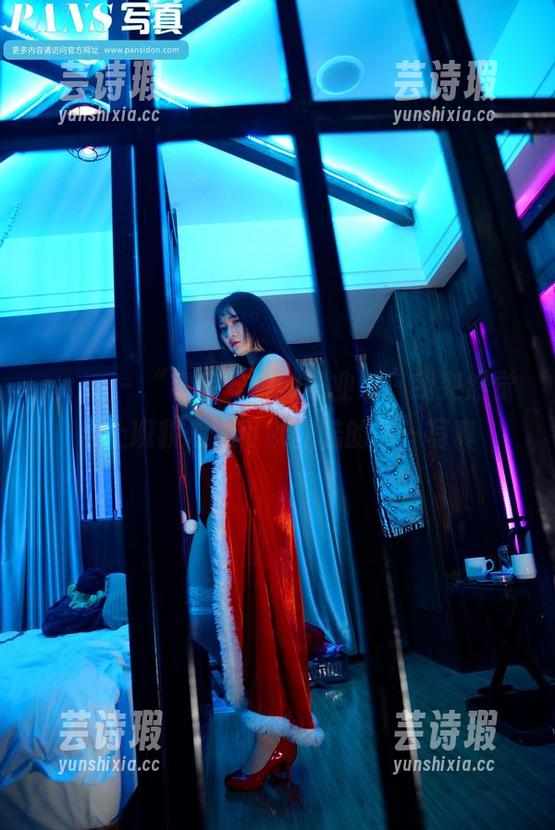 pans - “看完安妮的职业装，我突然觉得上班貌似也可以酷酷的”—写真