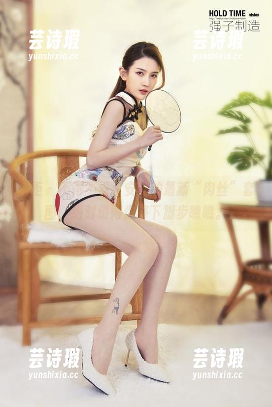 丽柜 - 不得不看，安安的最新“肉丝”套图，绝对值得你停下脚步瞧瞧。
