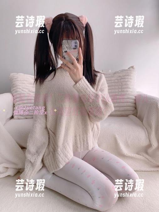 喵酱在线呢！二阶堂宅绘子jk新作，猫儿也渴望红遍美图？