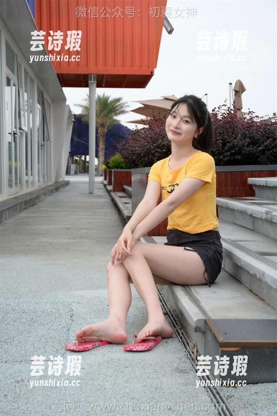 初夏女神-安妮 初夏女神 - 看安妮穿上这些制服,原图合集是我的新武器吗?