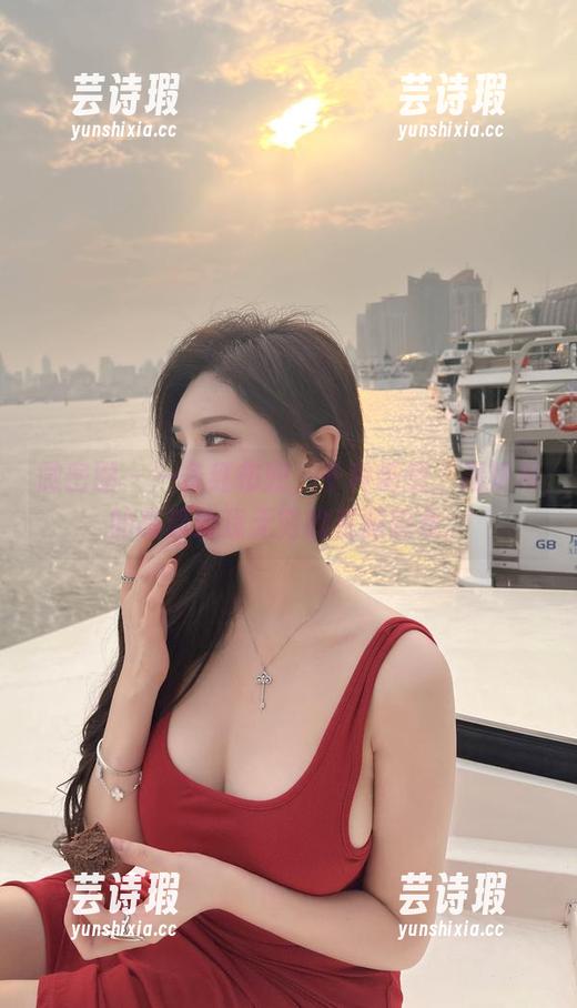 周妍希 微密圈 - 一条红布兜,千种畅想,周妍希的高清给我无穷的资源想象。
