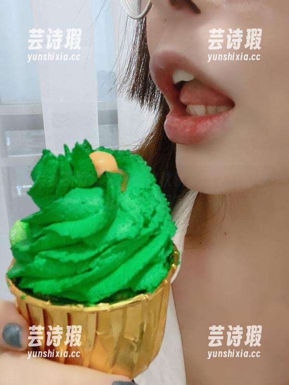 夏小秋秋秋 泳装资源切换到夏小秋秋秋,怎么又想吃冰淇淋了呢?