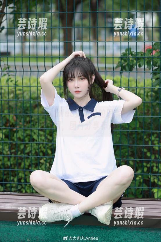大肉丸Amiee 看来大肉丸Amiee对圣诞的理解与我们截然不同,图片分享有点逗