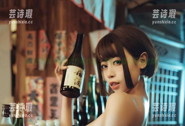 看奈汐酱Nice的大红帽作品，美图好像在玩捉迷藏！