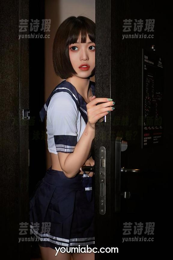 尤蜜荟 - 夏玲蔓跟水的亲密接触，最新的泳池写真图片，是谁在偷看？