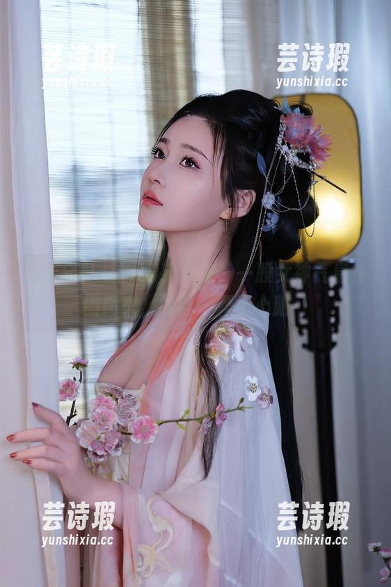 年年Nnian 看年年Nnian最新图集,一股女神气息扑面而来,我这一颗小心脏…