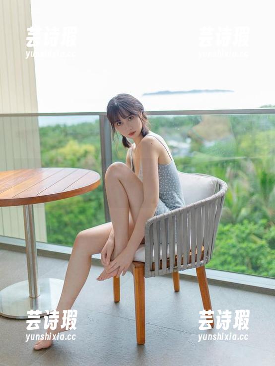 努力去了解念雪ww与她的短裤私房画卷！