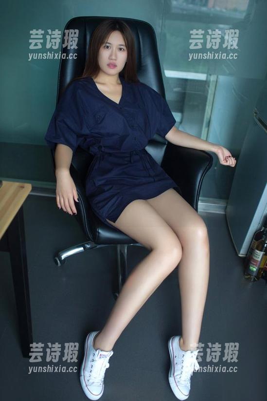推女郎-陆瓷 推女郎 - 找找陆瓷拍的灰丝写真,没想到居然会被这种色调狠狠吸引,意外的。