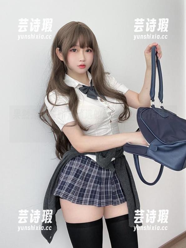 是依酱吖 果然是依酱吖,精选的运动系女孩作品集,怎么看都不腻。