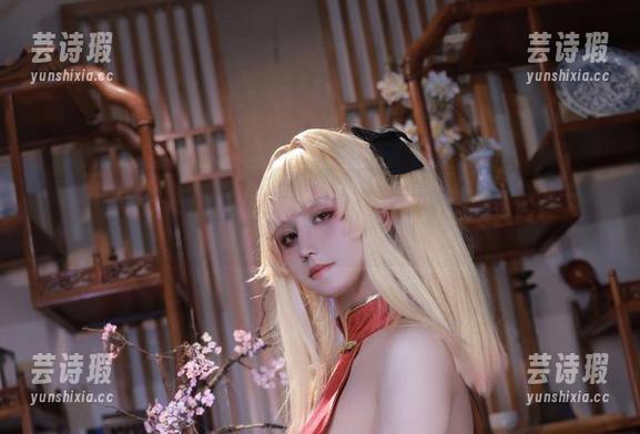 桜满三时 看原图,桜满三时这次的选择没话说,大凤配恋慕伴侣的那种氛围,随便一张都是精髓!