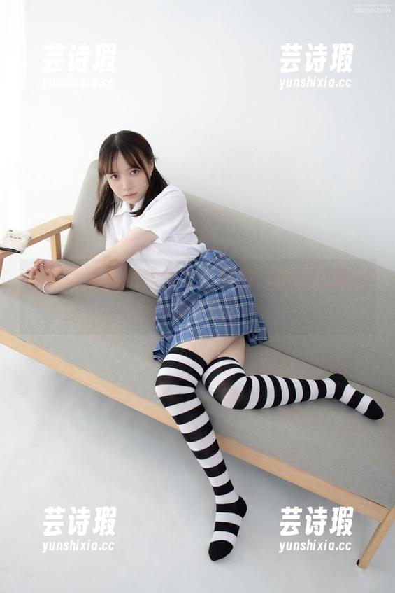 森萝财团 森萝财团私拍黑丝女仆图包,想不想来一点调皮的?