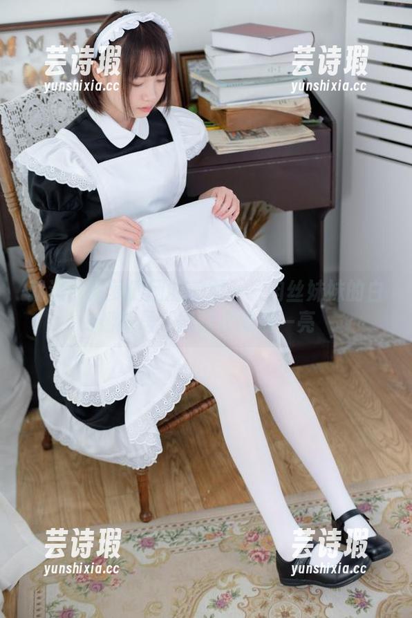 森萝财团 就这?森萝财团的美图——肉丝妹妹的白船袜居然能让我眼前一亮