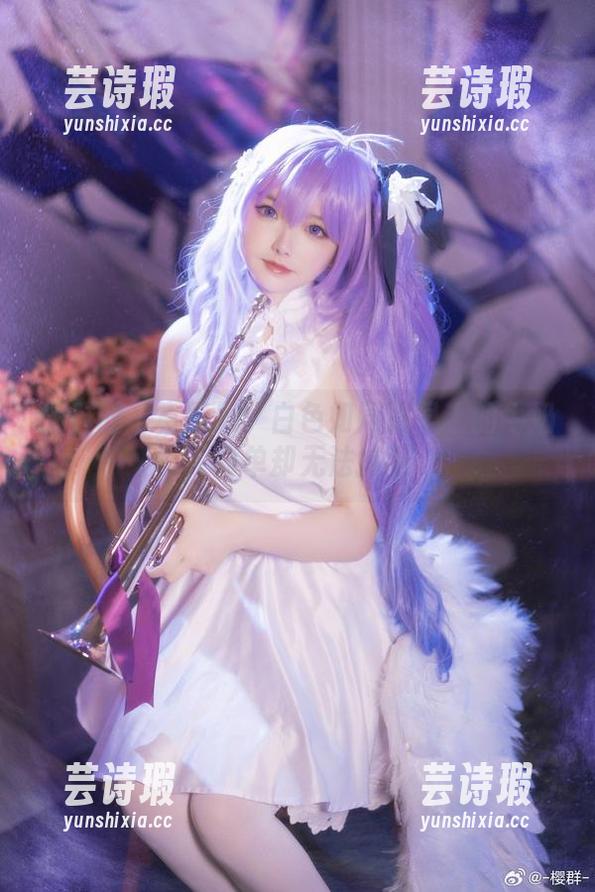 樱群的写真图册：白色如同我早上的牛奶，简单却无法抗拒