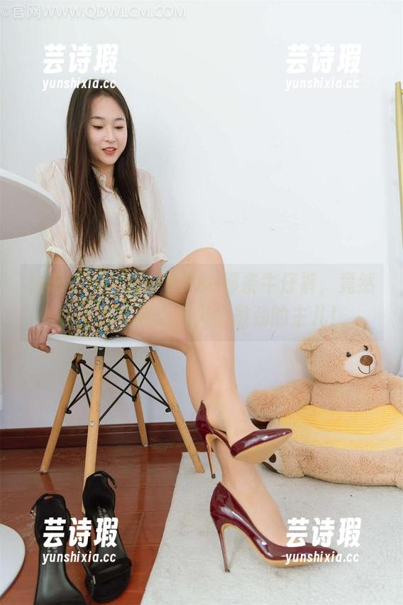 物恋传媒-elise 物恋传媒 - 哇,Elise那条牛仔裤,竟然在图库里被选为风头最劲的主儿!