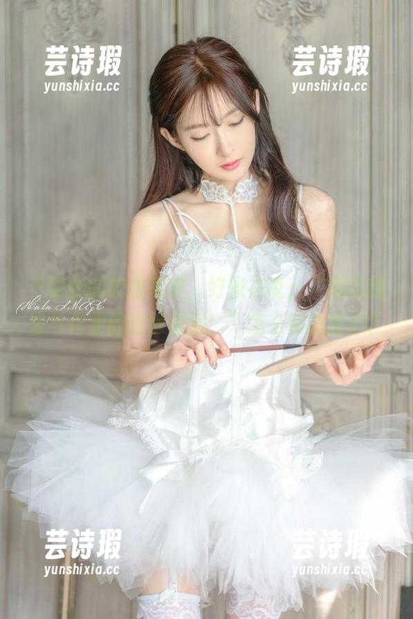 王羽杉的校服写真，好像在说：“我在甜蜜与作业的边缘徘徊！”怎么如此抓心？