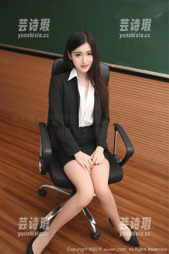 秀人网-史雨姐姐 秀人网 - 史雨姐姐的灰丝美图合集,谁能拒绝这种小怪兽呢?