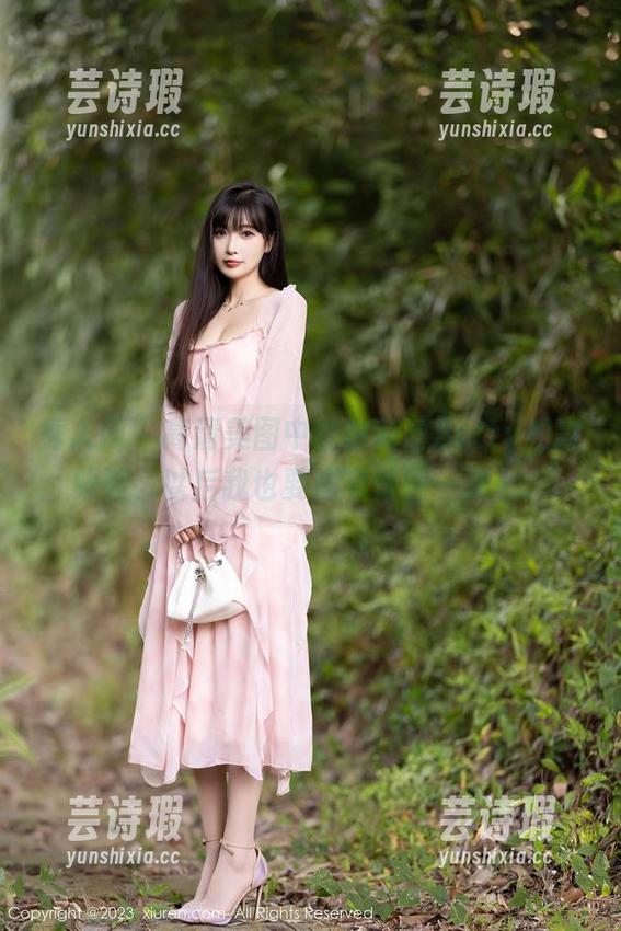 秀人网-徐莉芝Botty 秀人网 - 高清美图中的徐莉芝Botty和高跟鞋,以后我也要提早做到一米七。