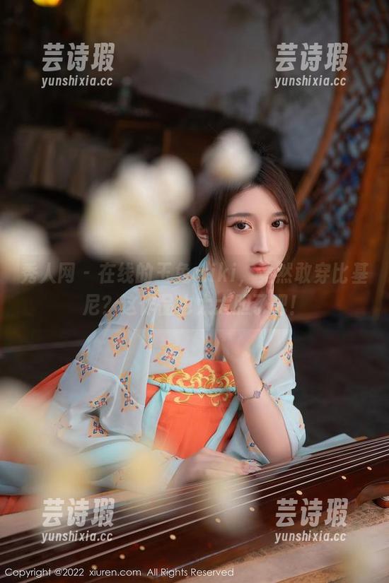 秀人网-玉兔miki 秀人网 - 在线的玉兔miki,竟然敢穿比基尼?这作品也太大胆了吧!