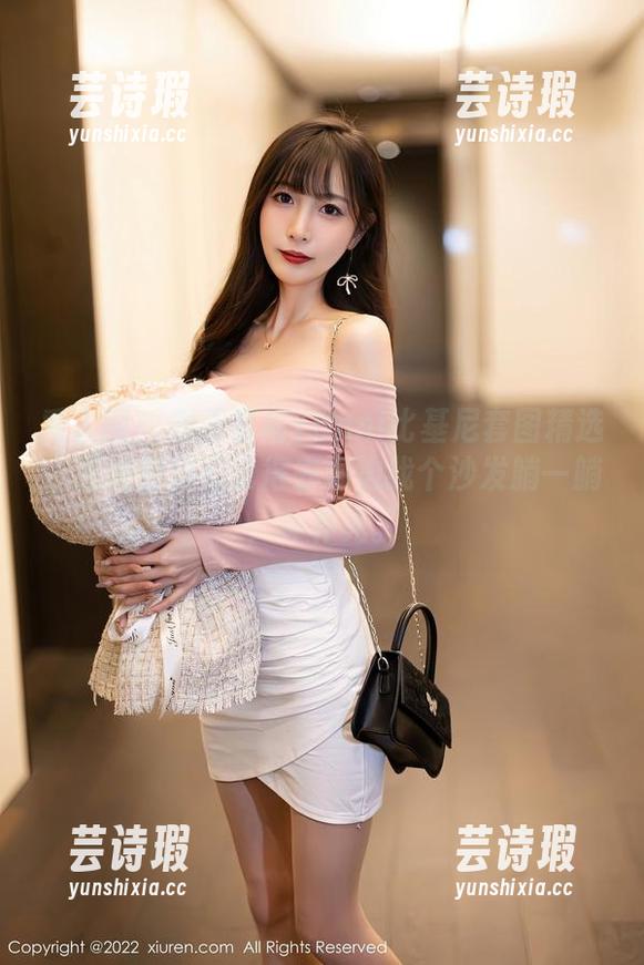 秀人网-王馨瑶Yanni 秀人网 - 看王馨瑶Yanni比基尼套图精选,我觉得自己也得去海边找个沙发躺一躺,补补光。