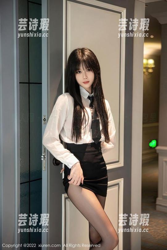 秀人网-甜七七 秀人网 - 甜七七的礼服与无圣光:图包里的另类舞会