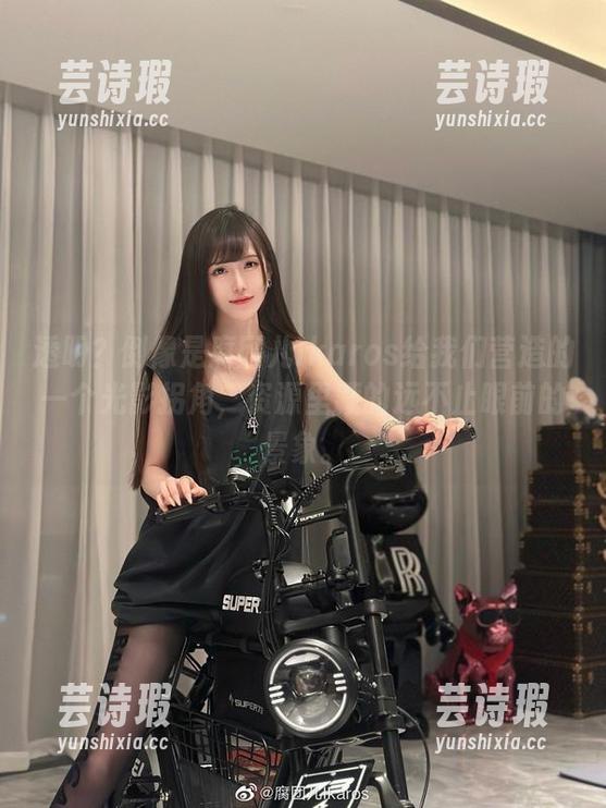 腐团儿Ikaros 透明?倒像是腐团儿Ikaros给我们营造的一个光影拐角,资源里藏的远不止眼前的景象。