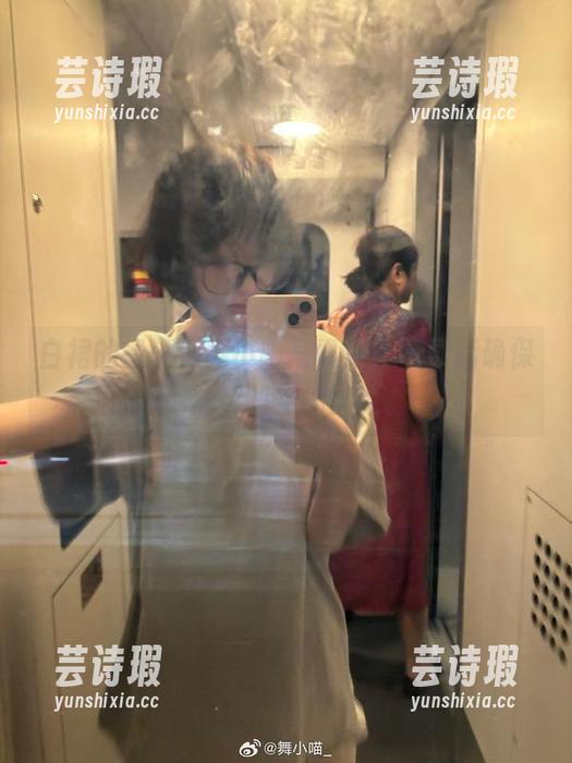 舞小喵 白裙的轻盈,舞小喵写真集,下载后确保你的手机空间够大。