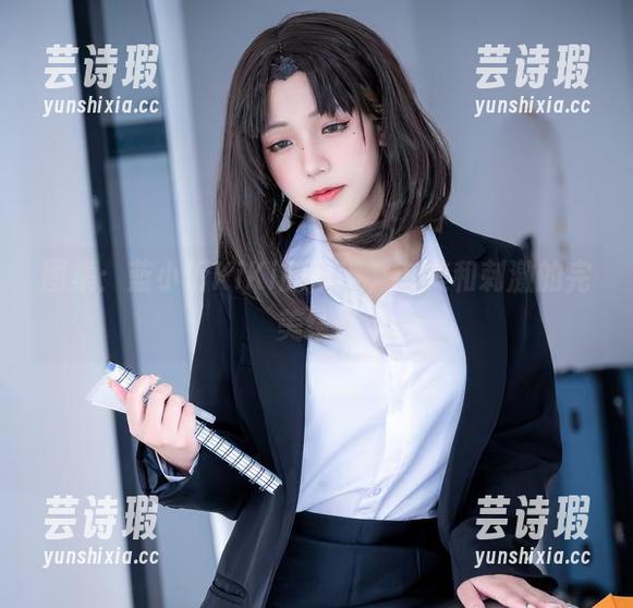 蓝小沂KiKi 图集:蓝小沂KiKi的吊带,审美和刺激的完美结合