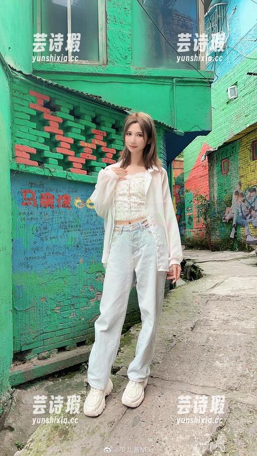 贝儿酱Miki 忍不住想模仿贝儿酱Miki的瑜伽动作,关键是图片不允许你有任何失误!