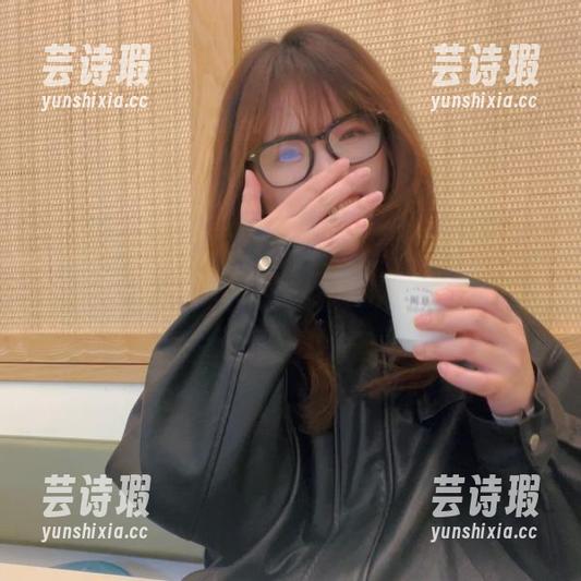 闪月半 闪月半全力出击,夏季制服写真——来下载你这颗好奇的心吧,保证跟平常的不一样!