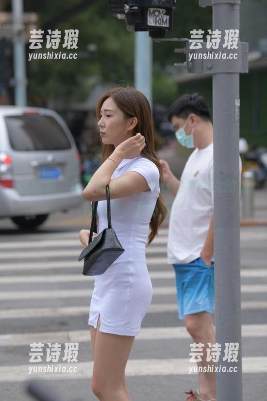 魔镜街拍 这就是“魔镜街拍”,牛仔热裤美女的免费图集,敲好看!