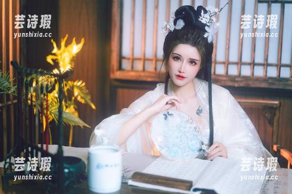 鹿八岁baby 看鹿八岁baby的黑丝照片,这种调调很有一套,但我还能再想想